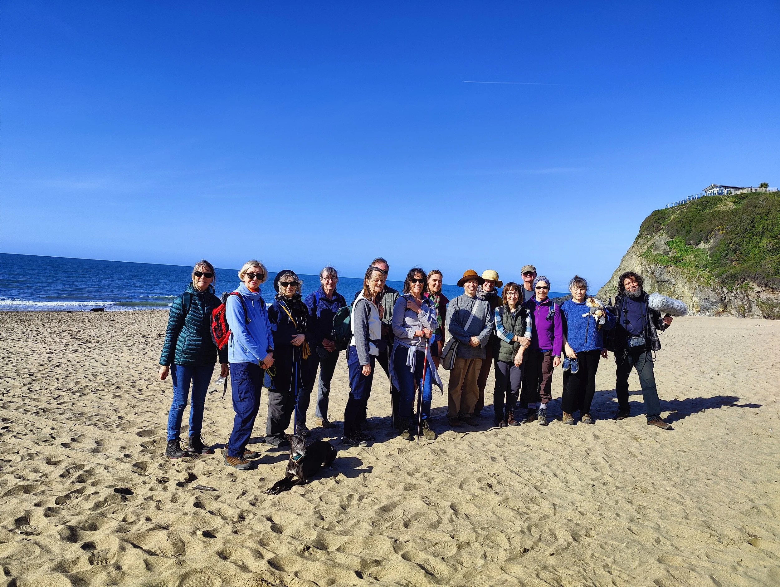  Ar draeth Tresaith / On Tresaith beach llun gan / picture by Max Thom 