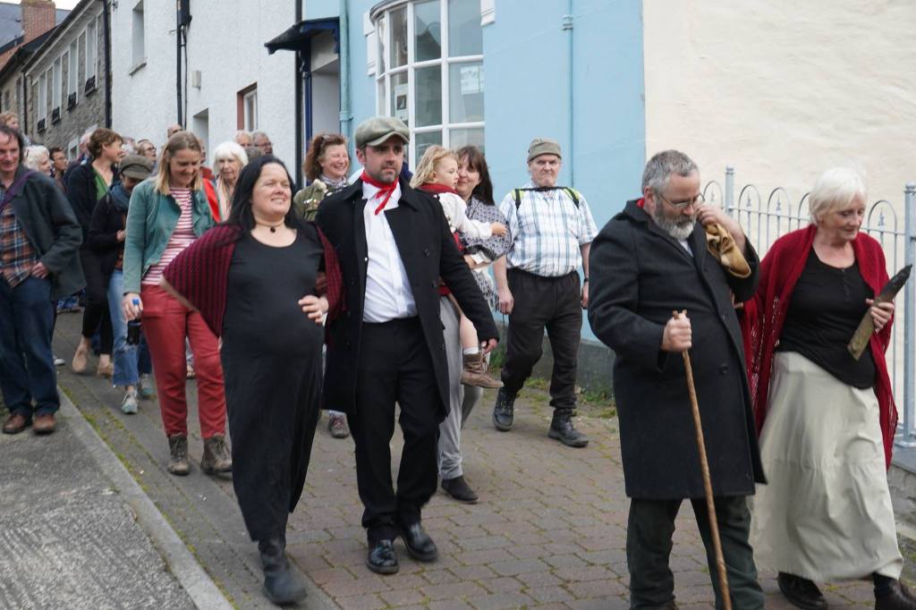 Gorsafoedd yr Albion / Stations of the&nbsp;Albion